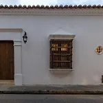 Colonial House With Pool