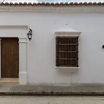 Colonial House With Pool