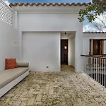 Colonial House With Pool