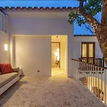 Colonial House With Pool