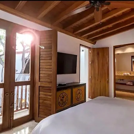 Colonial House With Pool Cartagena