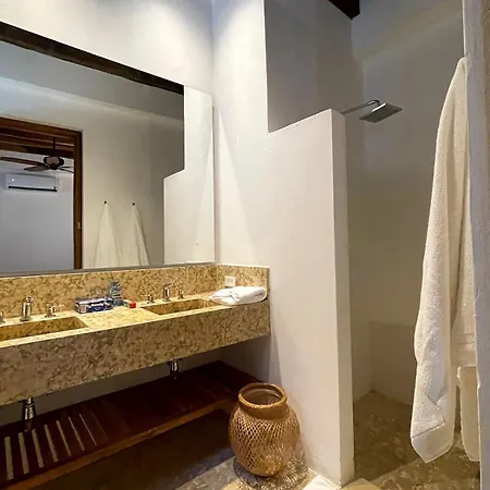 Сasa de vacaciones Colonial House With Pool *