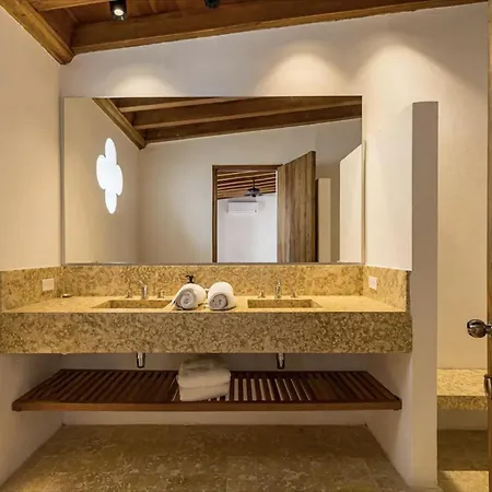 Colonial House With Pool