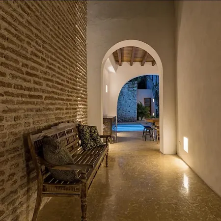Сasa de vacaciones Colonial House With Pool