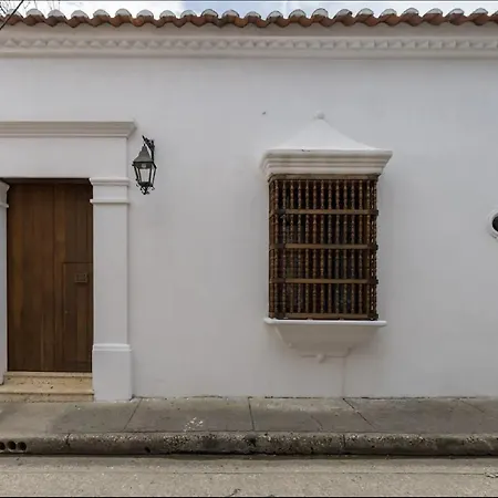 Сasa de vacaciones Colonial House With Pool