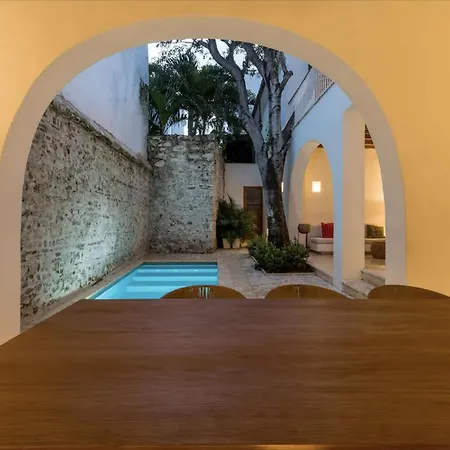 Colonial House With Pool Сasa de vacaciones *