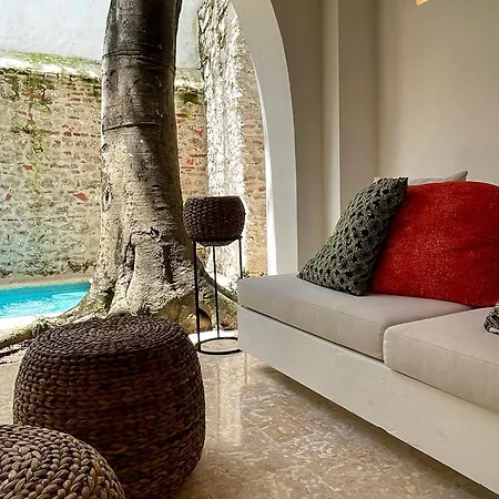 Colonial House With Pool Сasa de vacaciones *