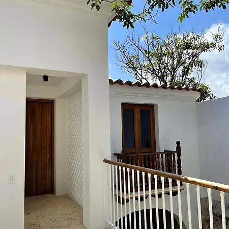 Сasa de vacaciones Colonial House With Pool *