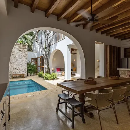 Colonial House With Pool Сasa de vacaciones *